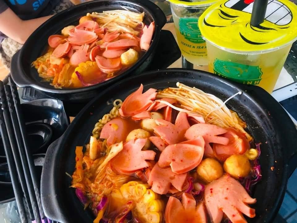 Hình ảnh Combo Mì Cay Xúc Xích + 1 Trà Quất