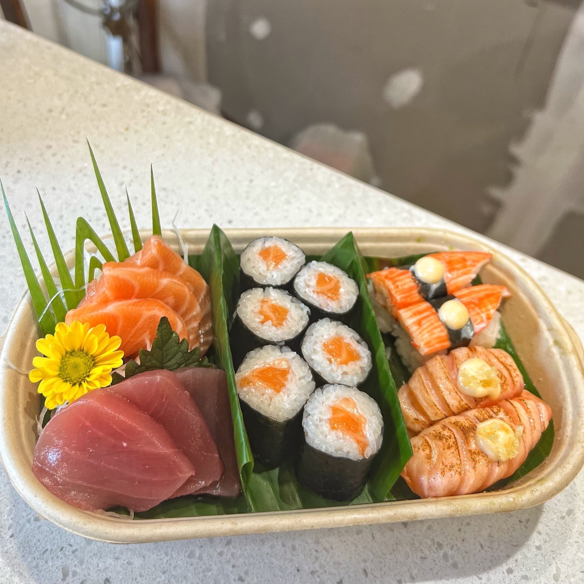 Hình ảnh Set 6: sashimi mix sushi cực đã