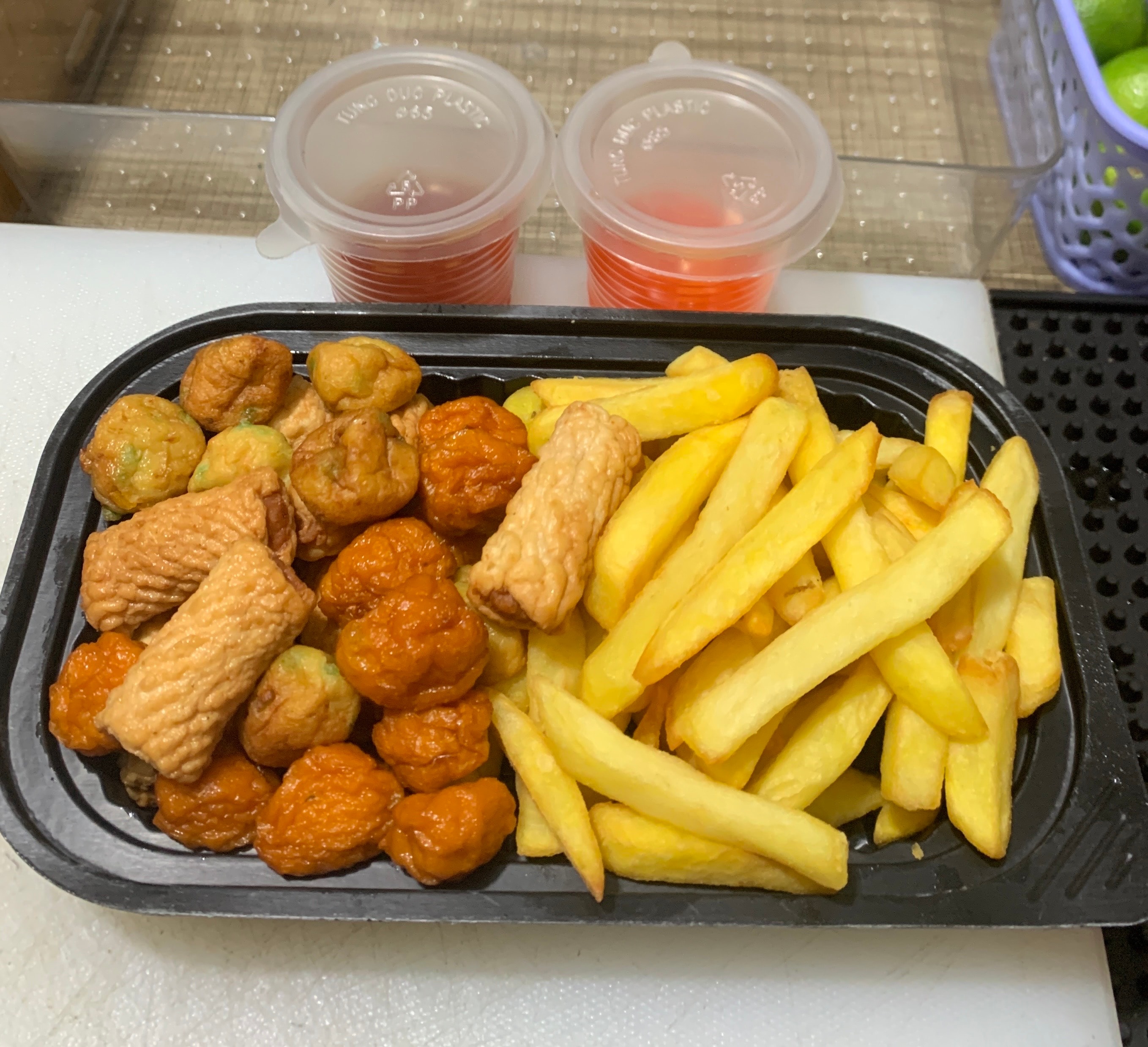 Hình ảnh combo khoai chiên + viên chiên 