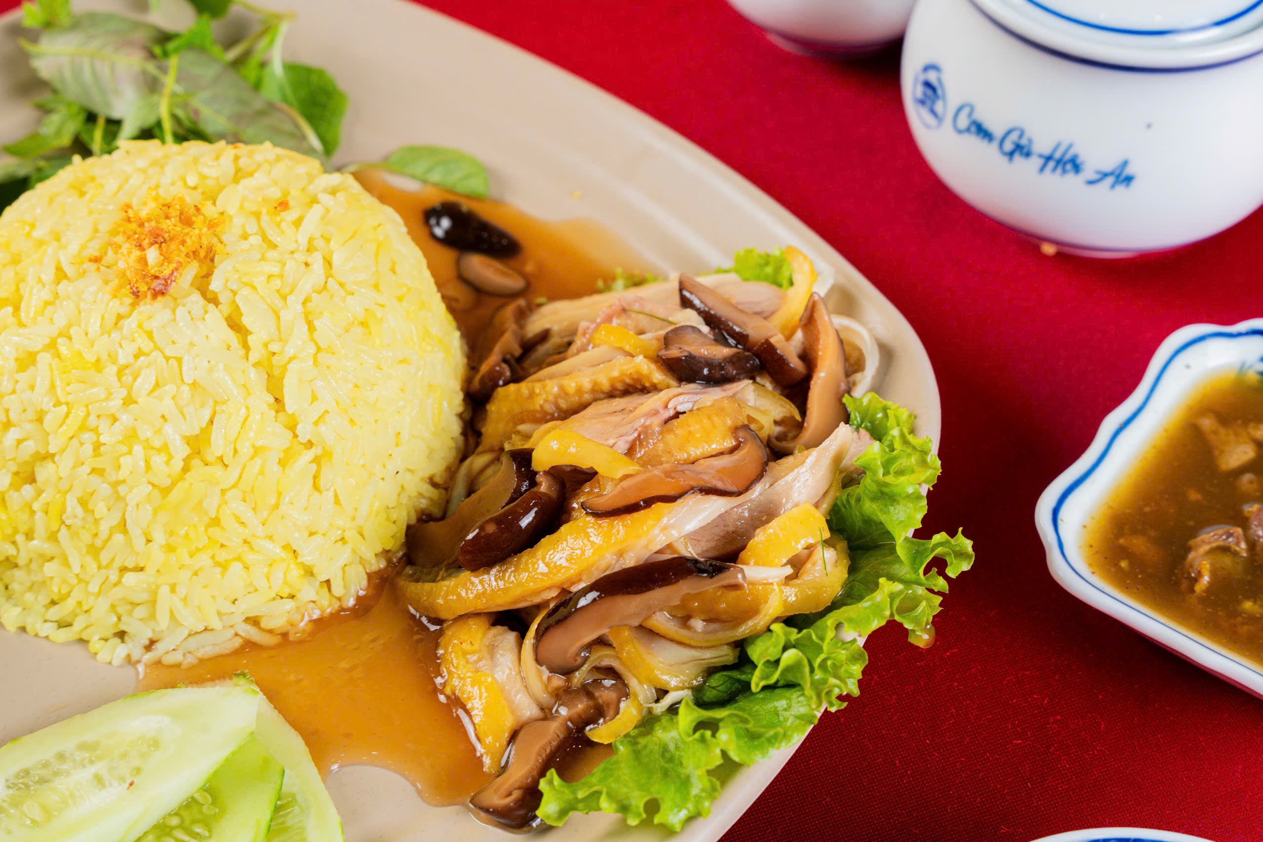 Hình ảnh Cơm gà sốt nấm