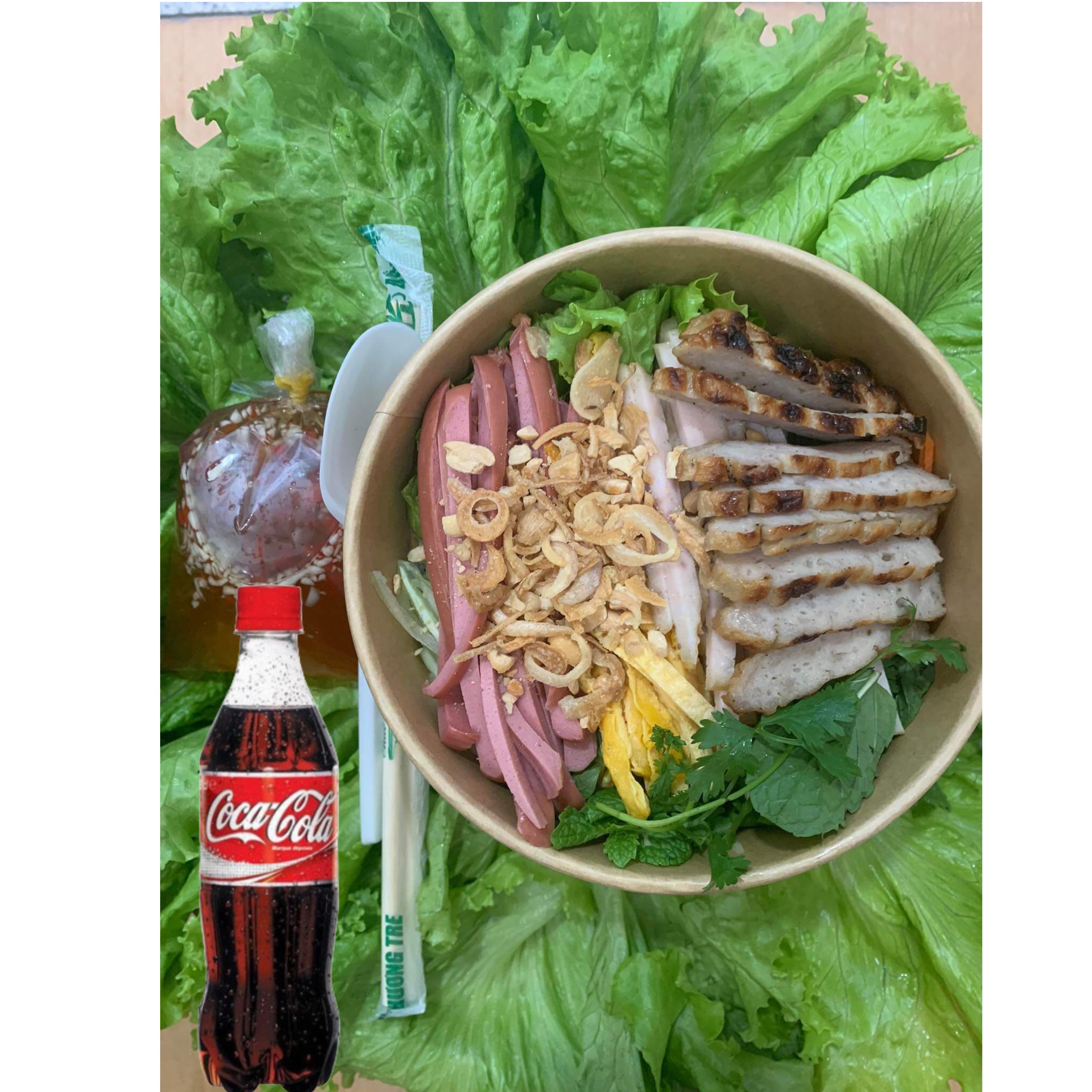 Hình ảnh Bún Trộn thập cẩm Nem Nướng +CoCa