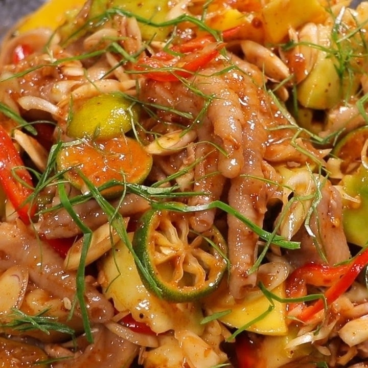Hình ảnh Chân Gà Sốt Thái Rút Xương - Phần Lớn