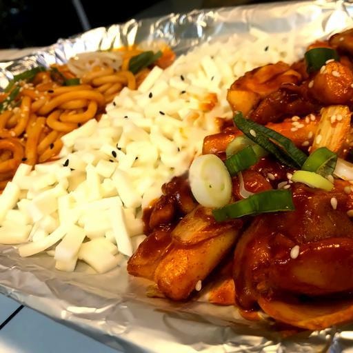 Hình ảnh Chảo phô mai gà cay - udon cay