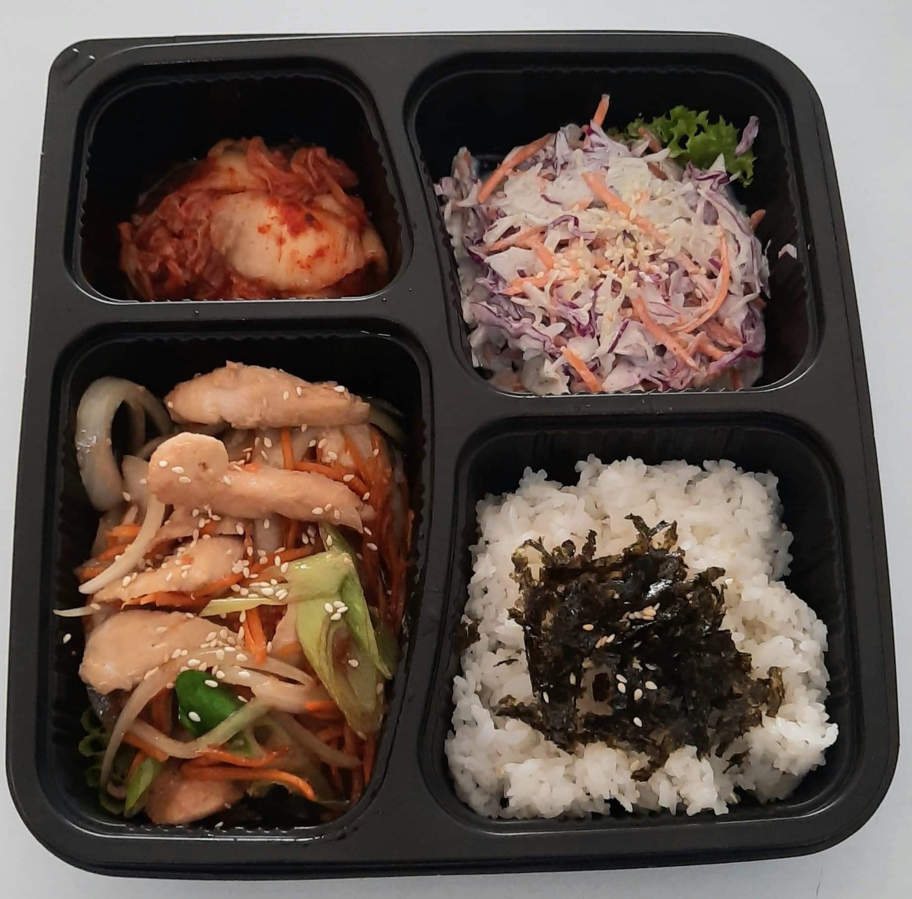 Hình ảnh Cơm Bento Gà Xào Rau Củ 