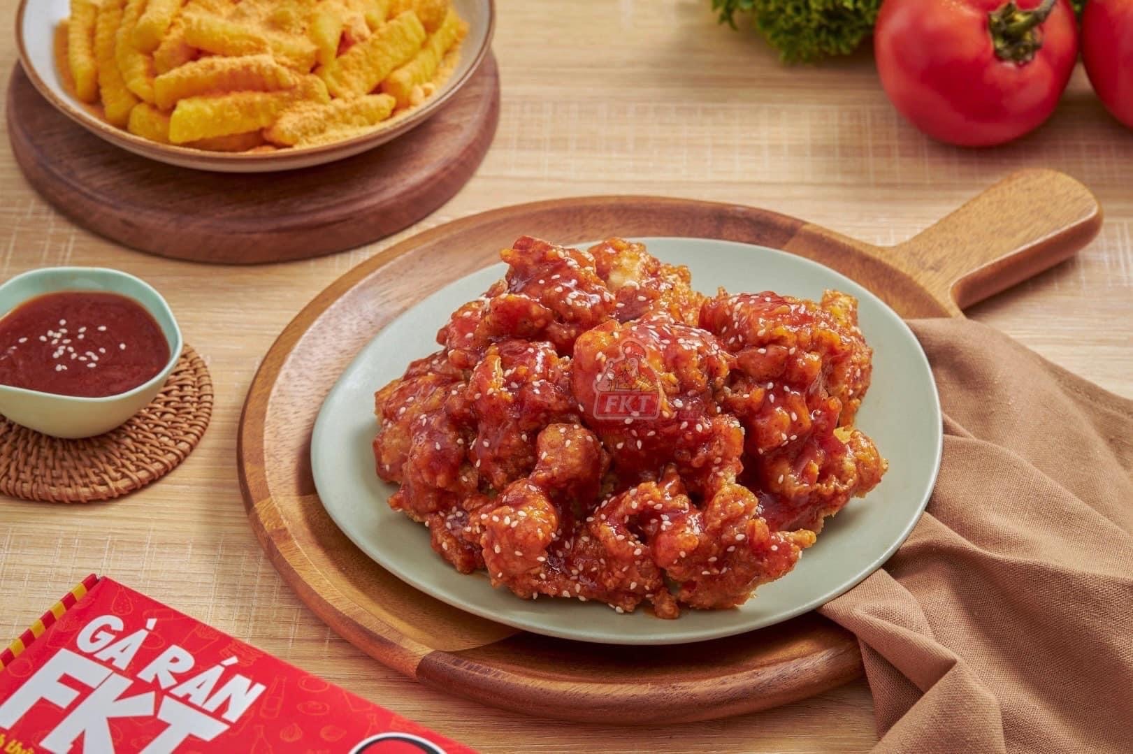 Hình ảnh Combo gà viên sốt (chua ngọt/ sốt cay) + khoai tây
