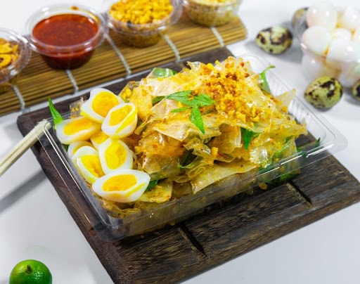 Hình ảnh Bánh Tráng Trộn Sa Tế Hành Phi + Cút Lòng Đào 