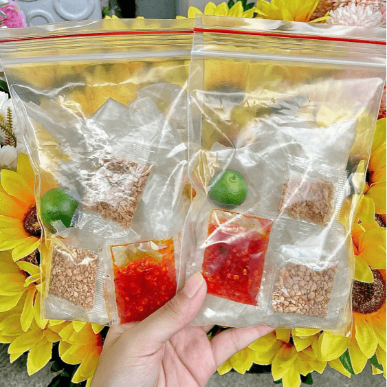 Hình ảnh Bánh tráng phơi sương sốt ớt tắc muối tỏi