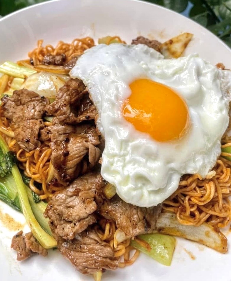 Hình ảnh Mì Xào Bò Trứng Ốp La
