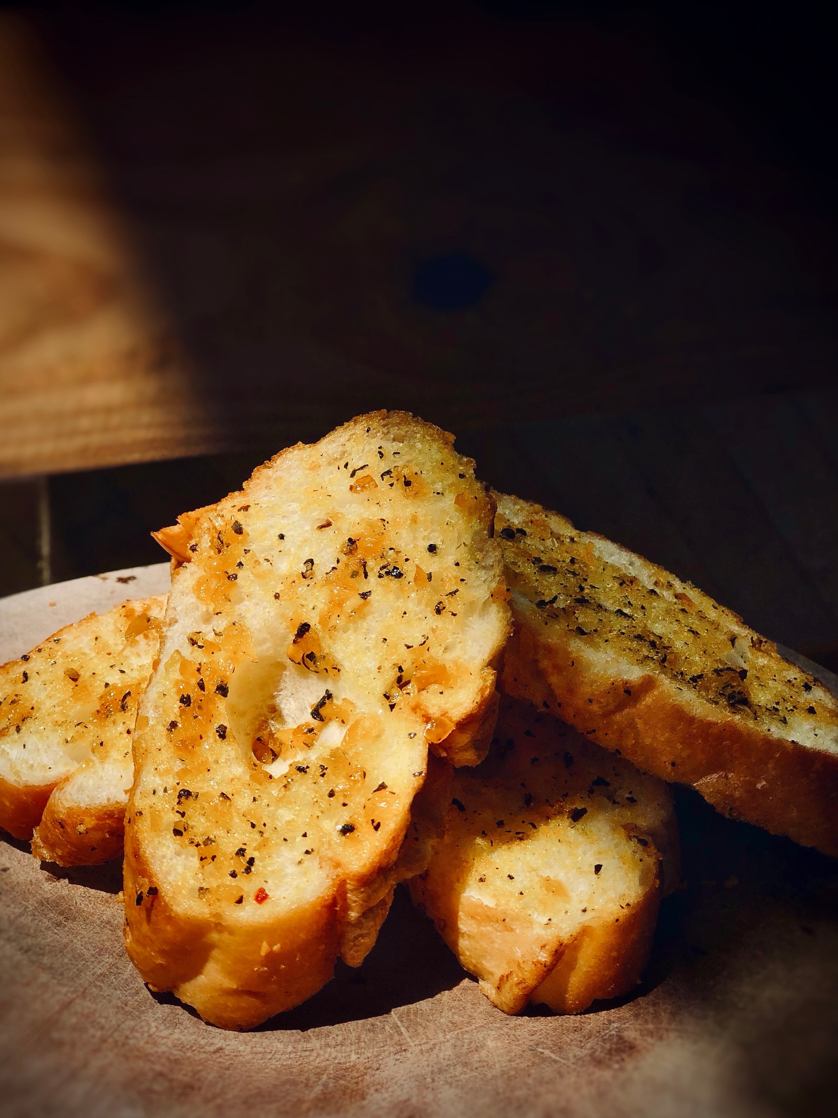 Hình ảnh Bánh Mì Bơ Tỏi Ngon Xĩu