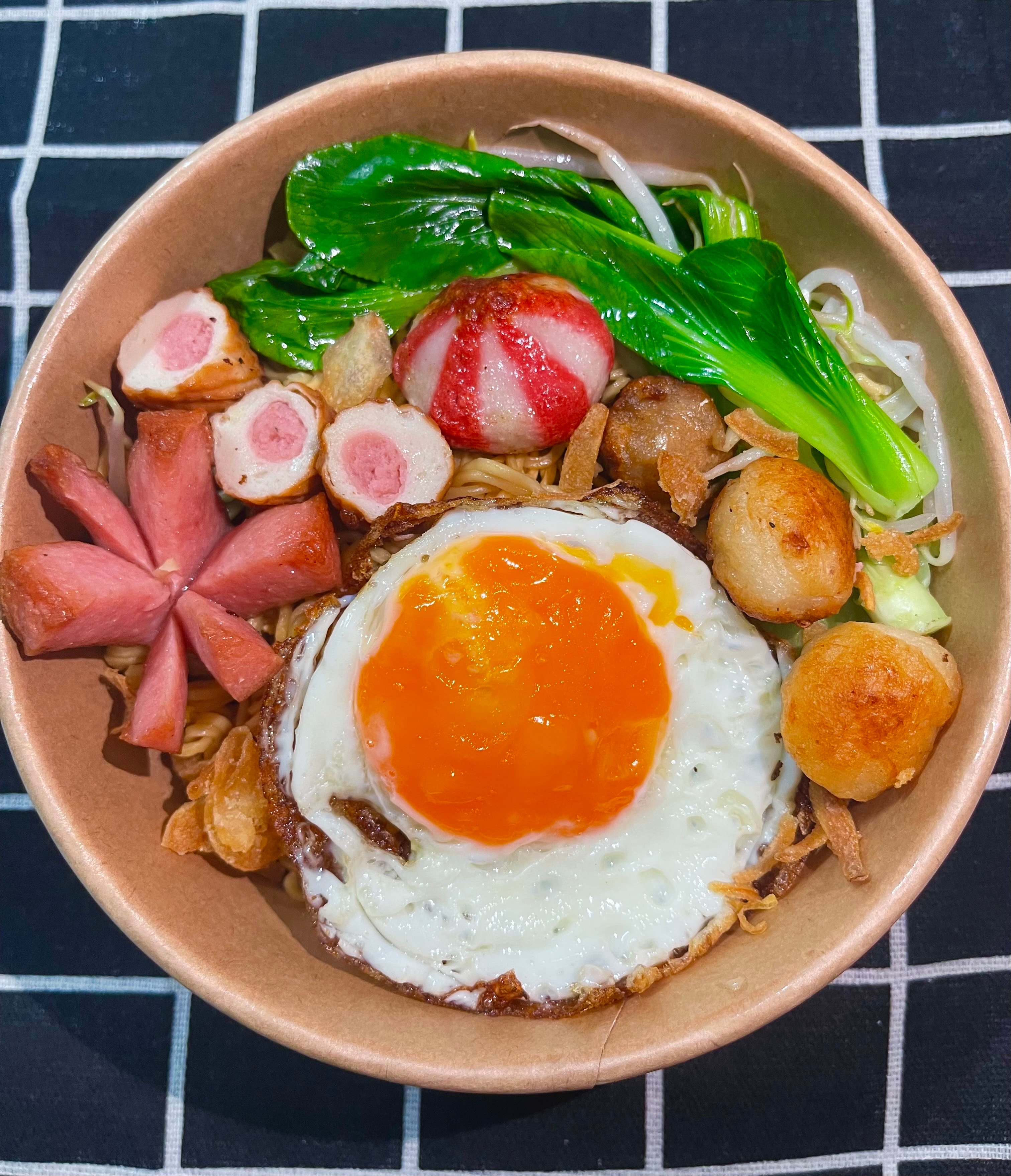 Hình ảnh Mì trộn xúc xích đặc biệt -  6 topping