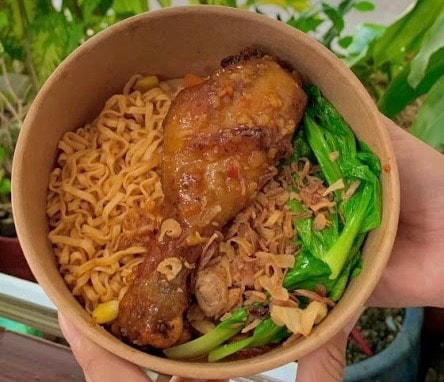 Hình ảnh Mì đùi gà mắm tỏi