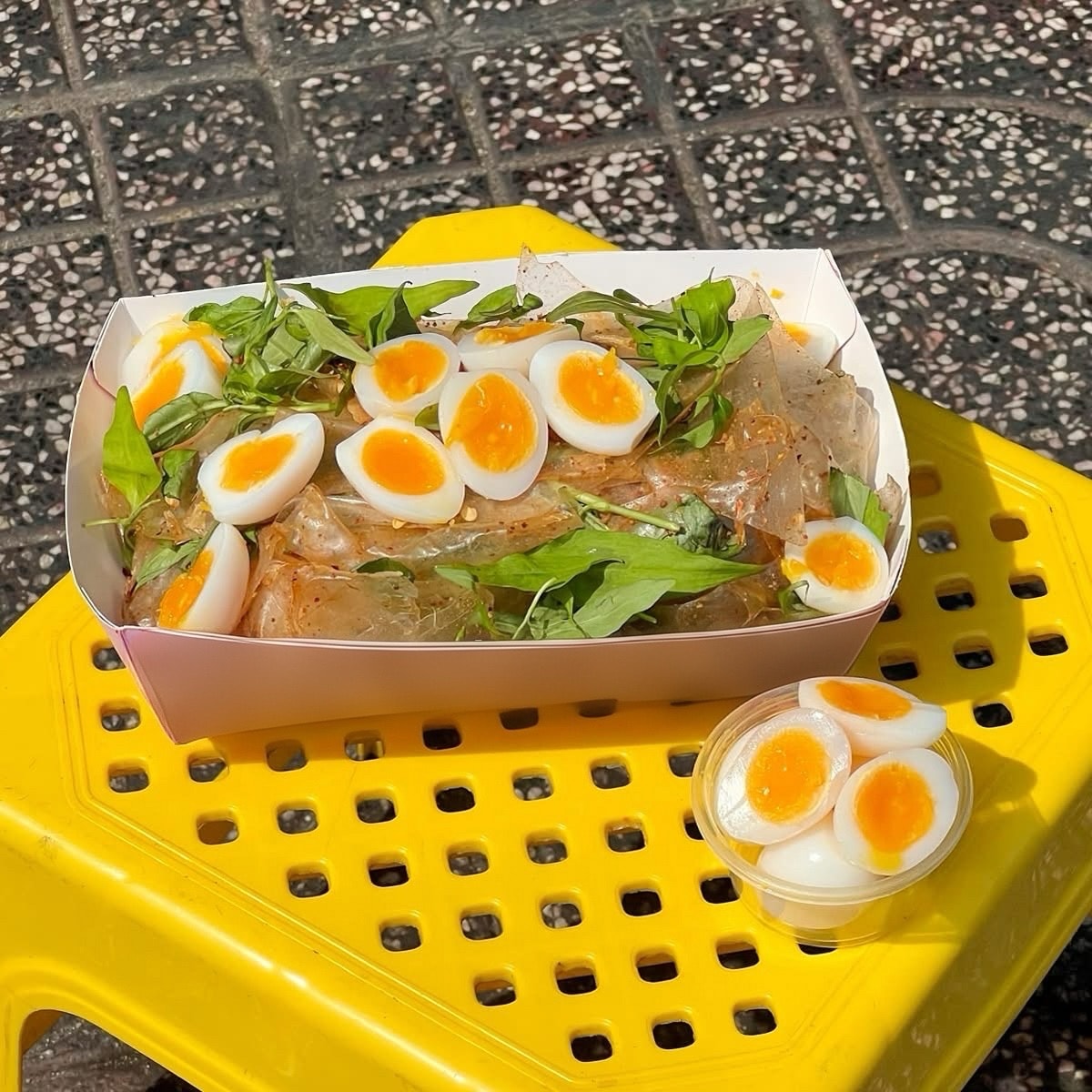 Hình ảnh Bánh dẻo trộn mỡ hành trứng cút
