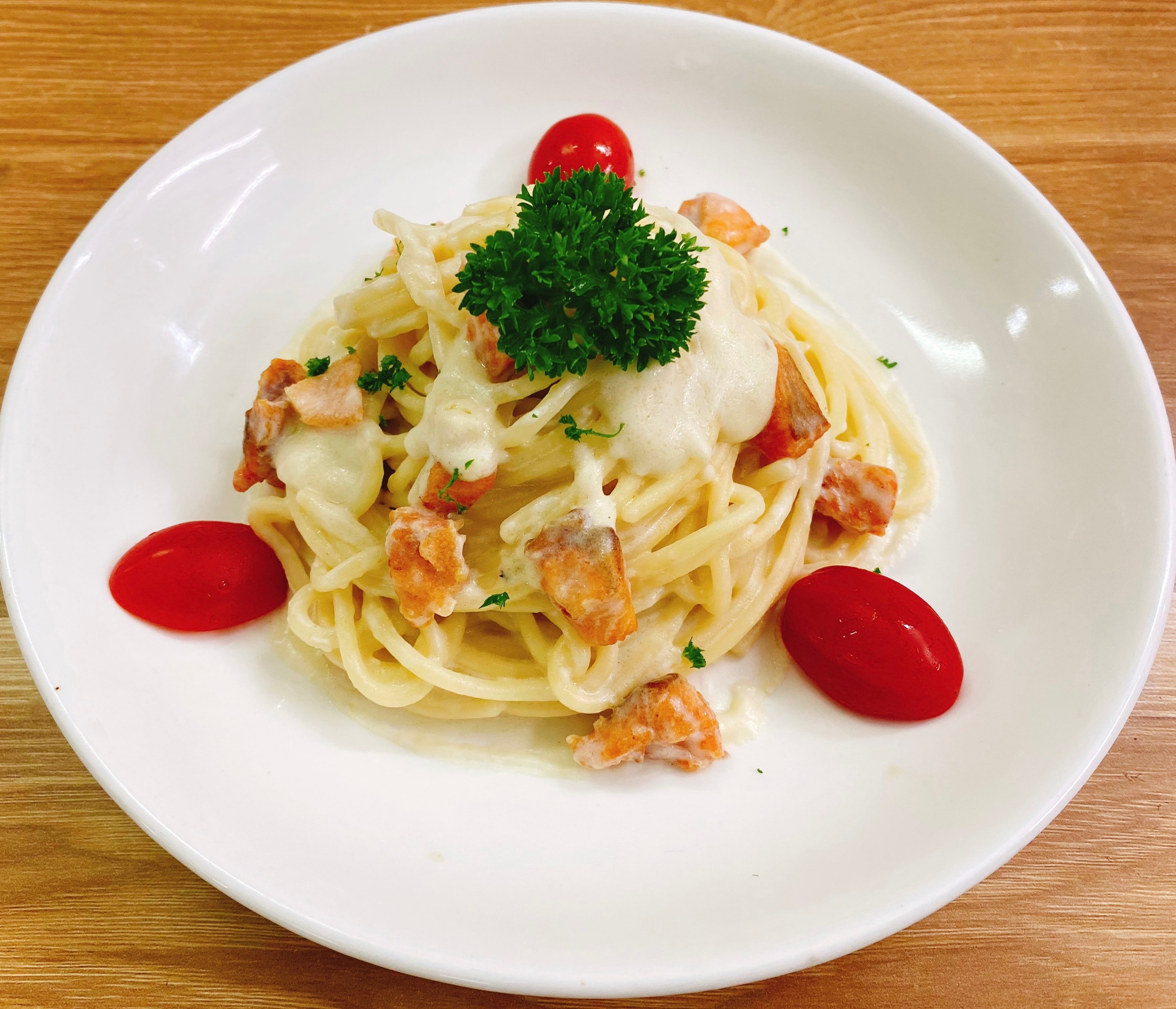 Hình ảnh Mỳ Ý cá hồi sốt kem phomai