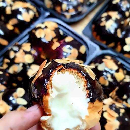 Hình ảnh Bánh mì choco cheese hạnh nhân 6 cái