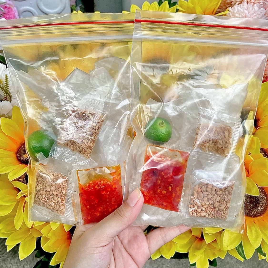 Hình ảnh Bánh tráng phơi sương sốt ớt tắc muối hành phi