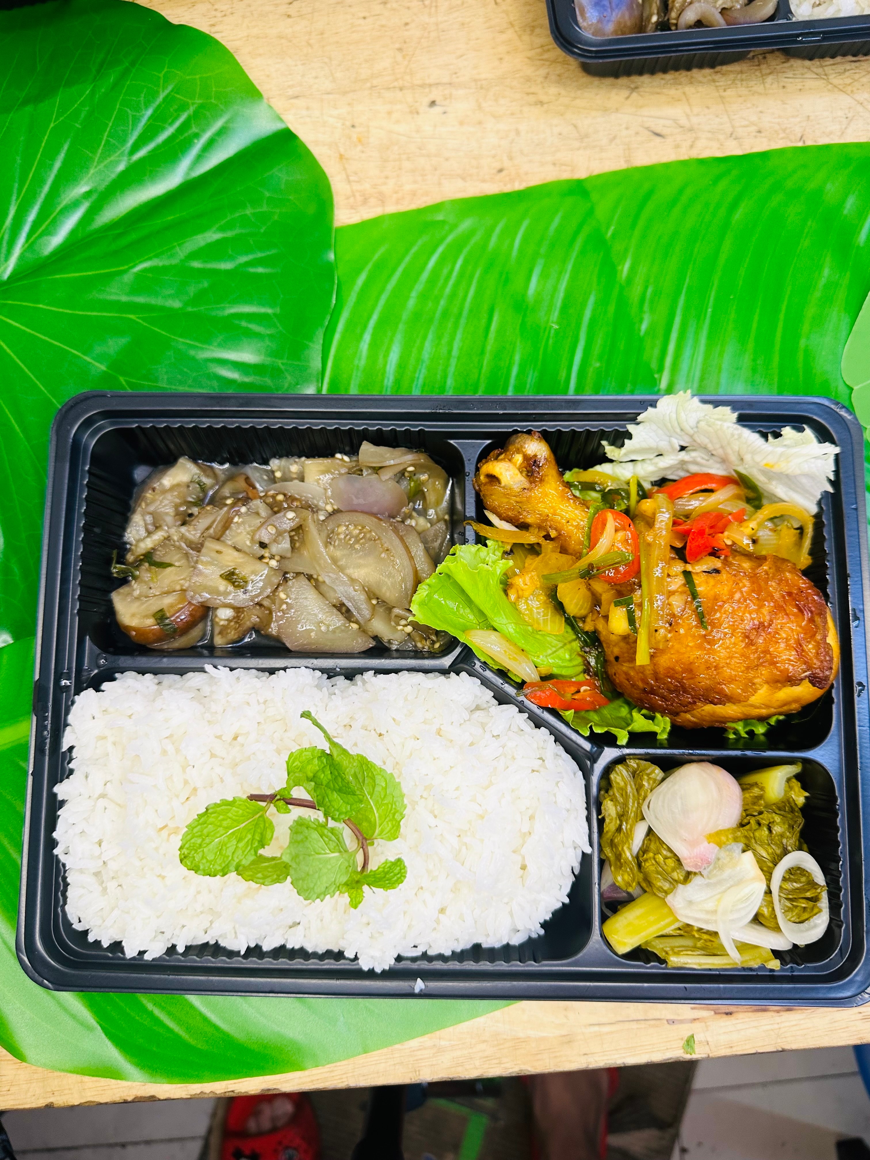 Hình ảnh Cơm Gà Chiên Mắm