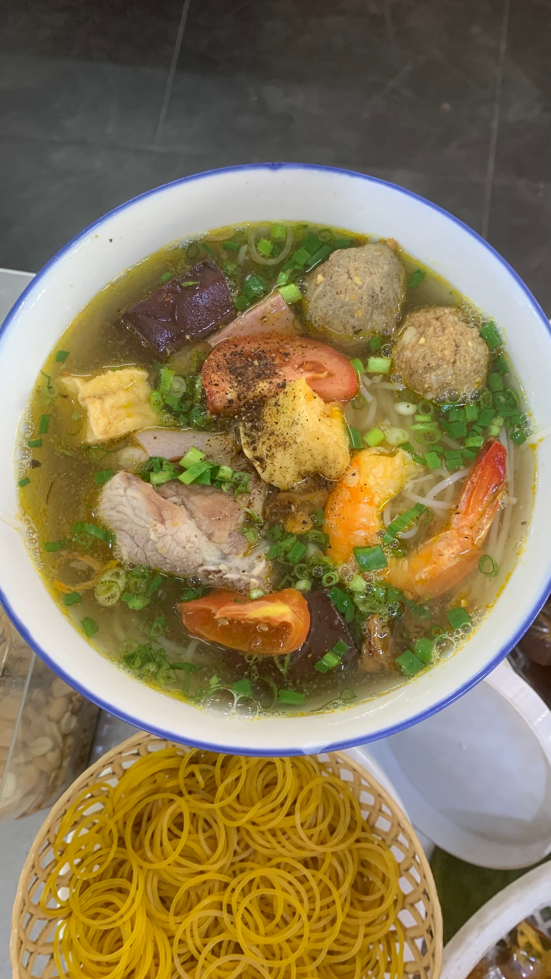 Hình ảnh BÚN RIÊU CUA ĐỒNG ( Tô Thường ) 