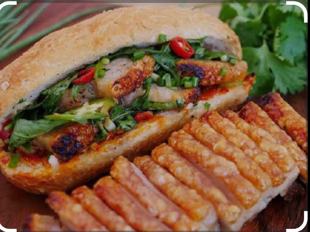 Hình ảnh bánh mì gà nướng mật ong sốt phô-mai 