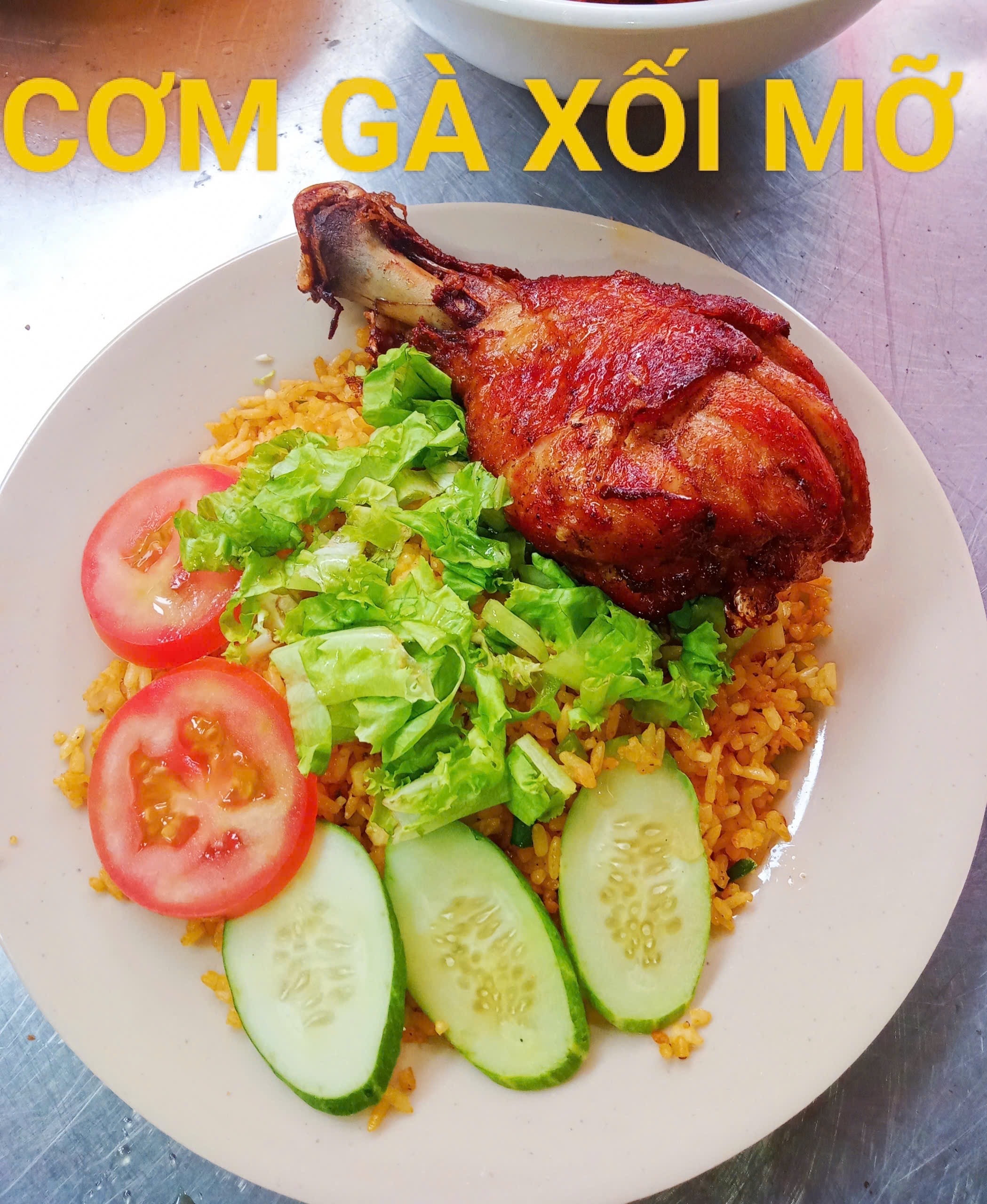 Hình ảnh Cơm gà xối mỡ đùi lớn