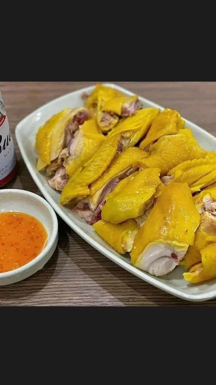 Hình ảnh Gà Ủ Muối 1/2 Con ( Gà Dai- Loại 1) + Sốt Chấm