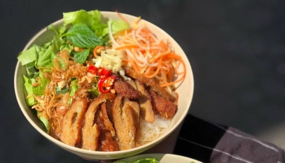 Hình ảnh BÚN TRỘN NEM NƯỚNG NHA TRANG