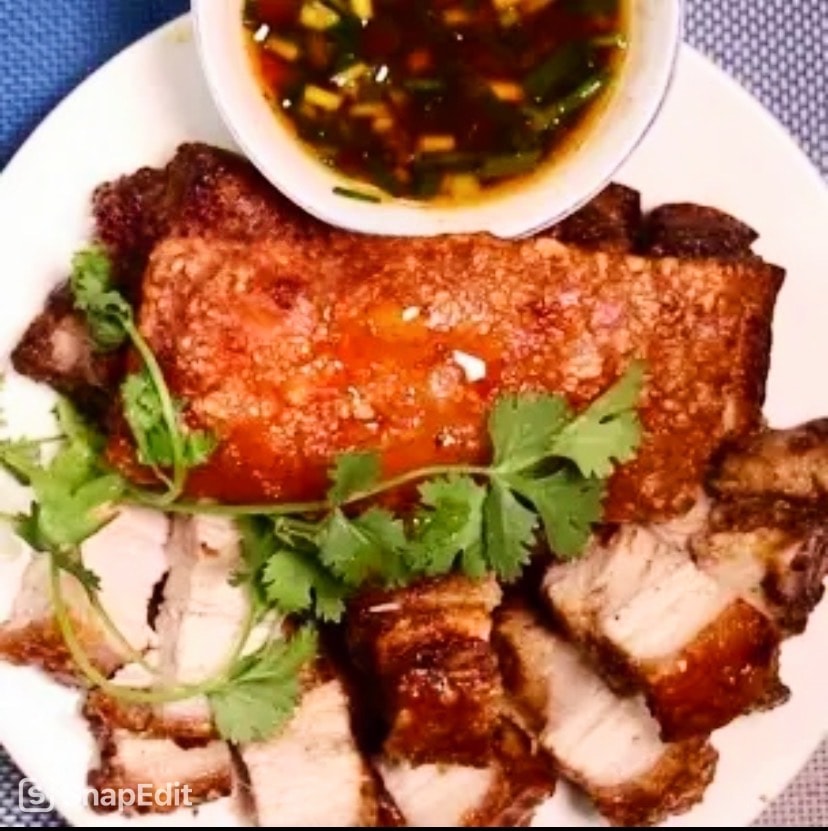 Hình ảnh Heo quay ba rọi  da giòn - 1/2 kg