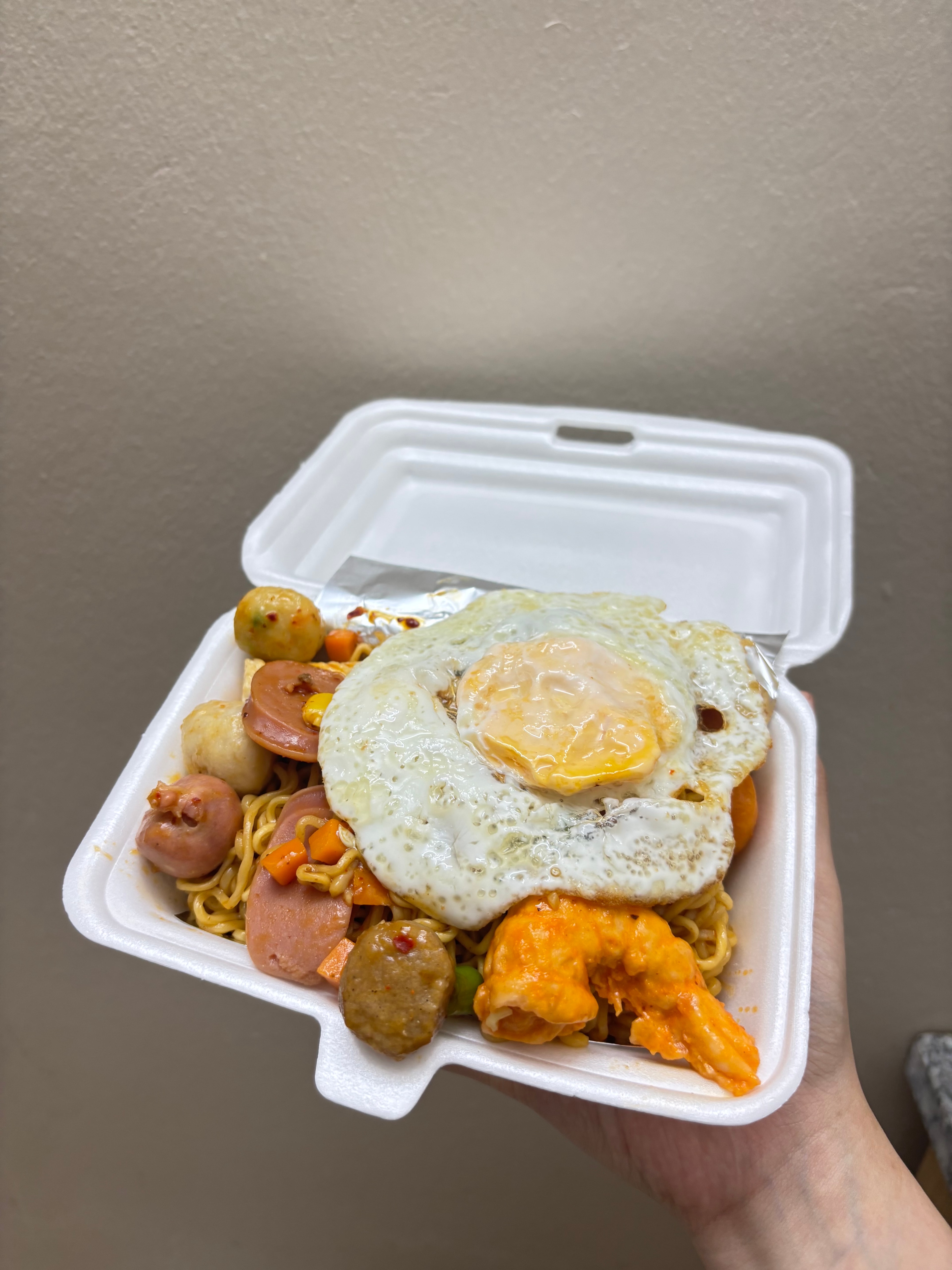 Hình ảnh Mì full topping trứng ốp
