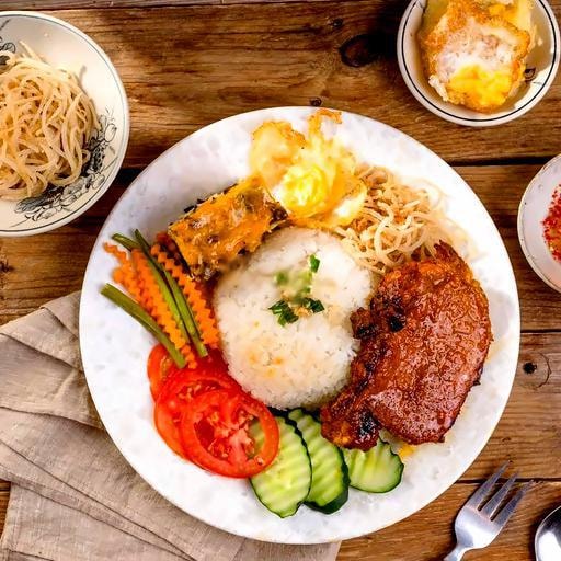 Hình ảnh Cơm Sườn Bì Chả Trứng