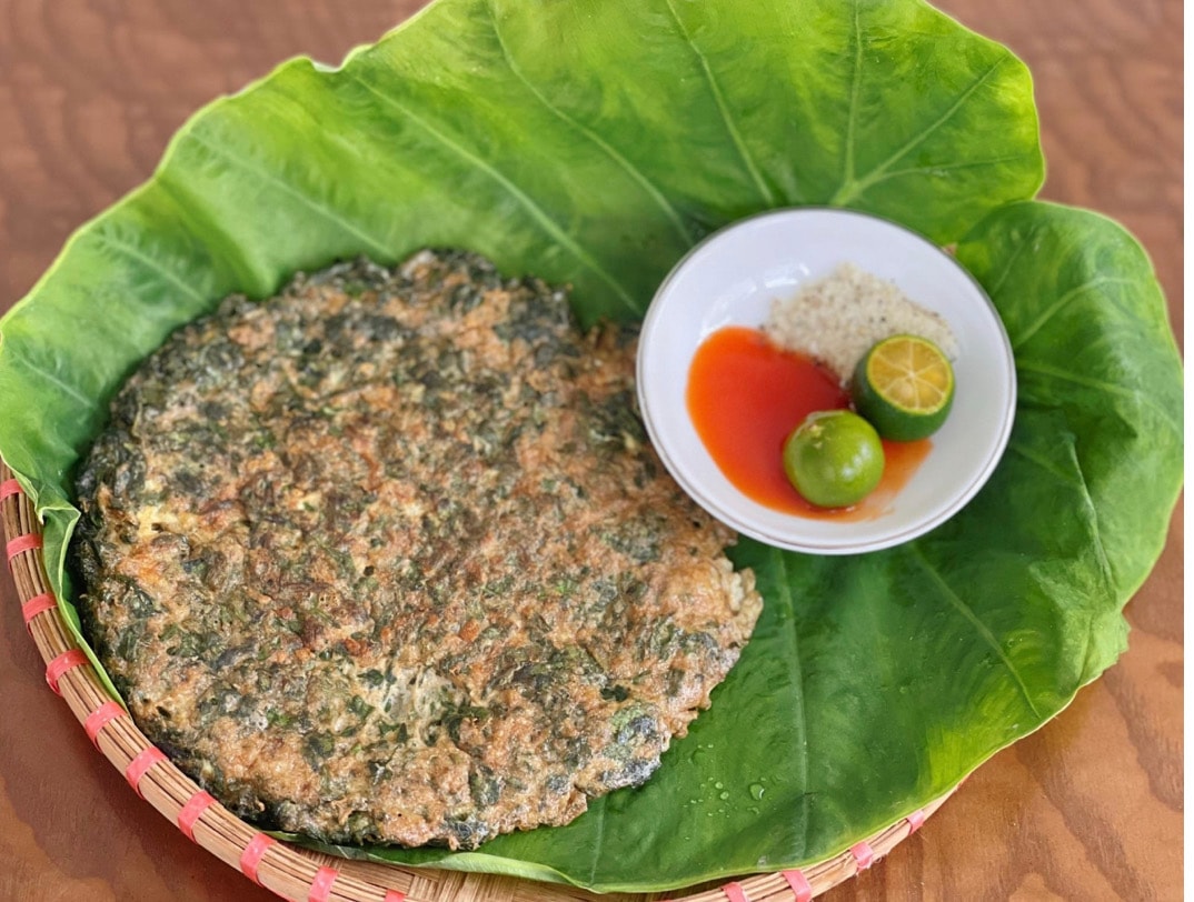 Hình ảnh Trứng Gà Ngải Cứu - 2 Quả