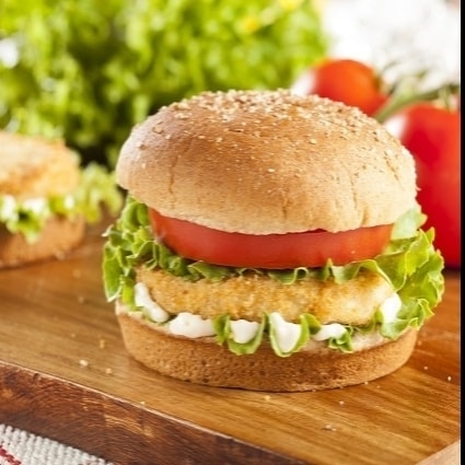Hình ảnh Burger Gà Giòn Xúc Xích Đức