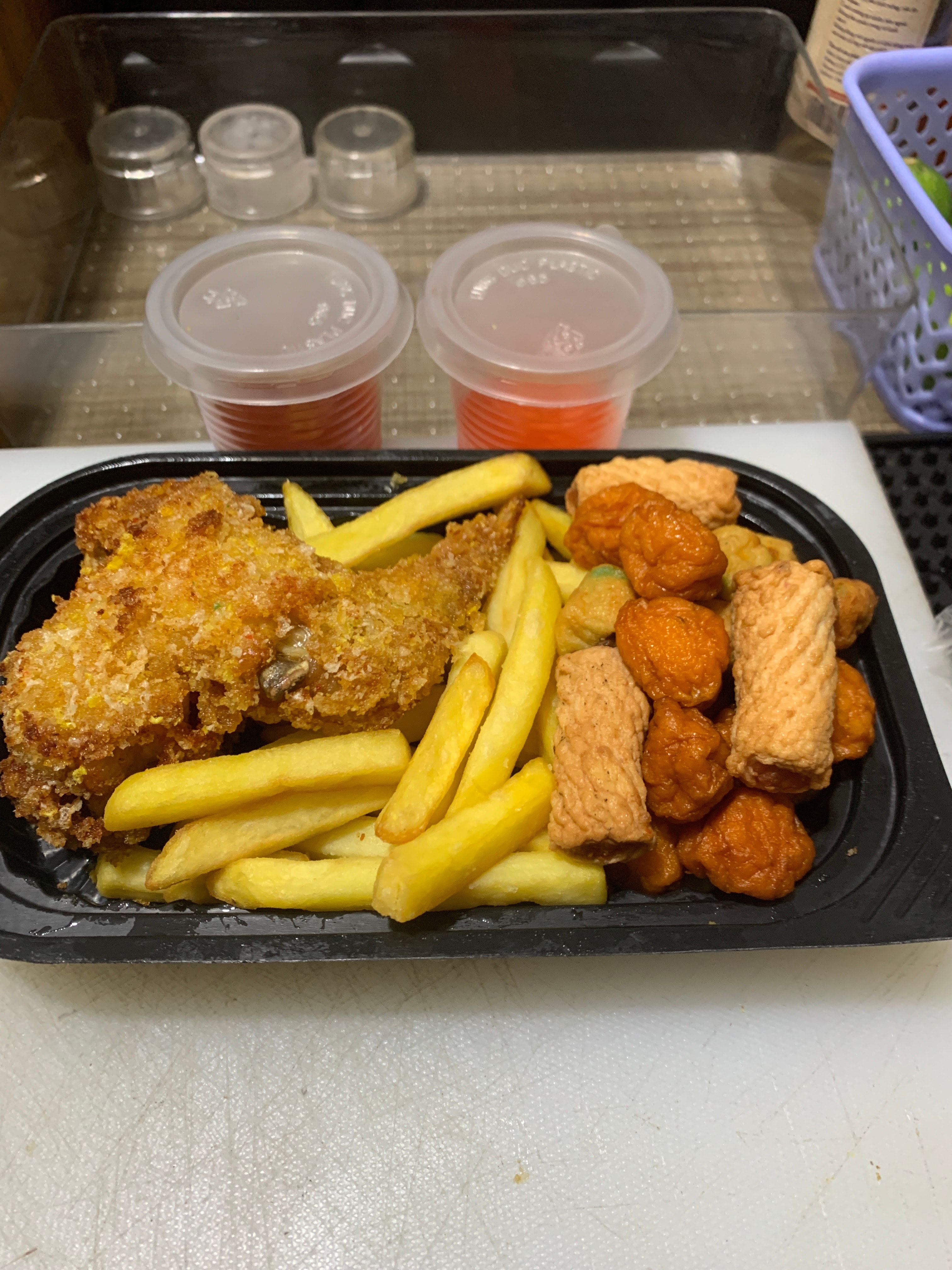 Hình ảnh combo cánh gà chiên + khoai chiên + viên chiên 