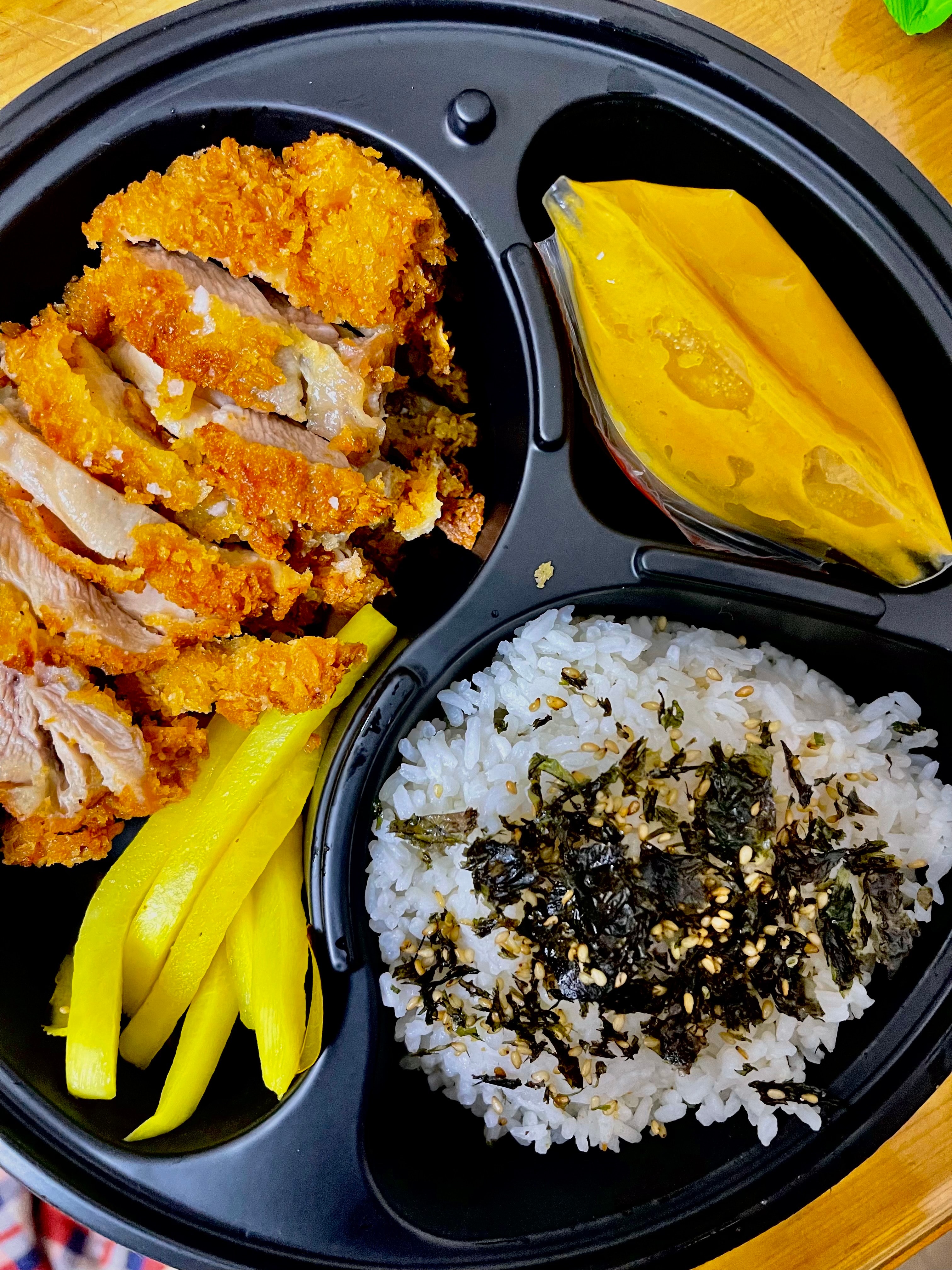 Hình ảnh Cơm Cà Ri Gà Chiên Xù