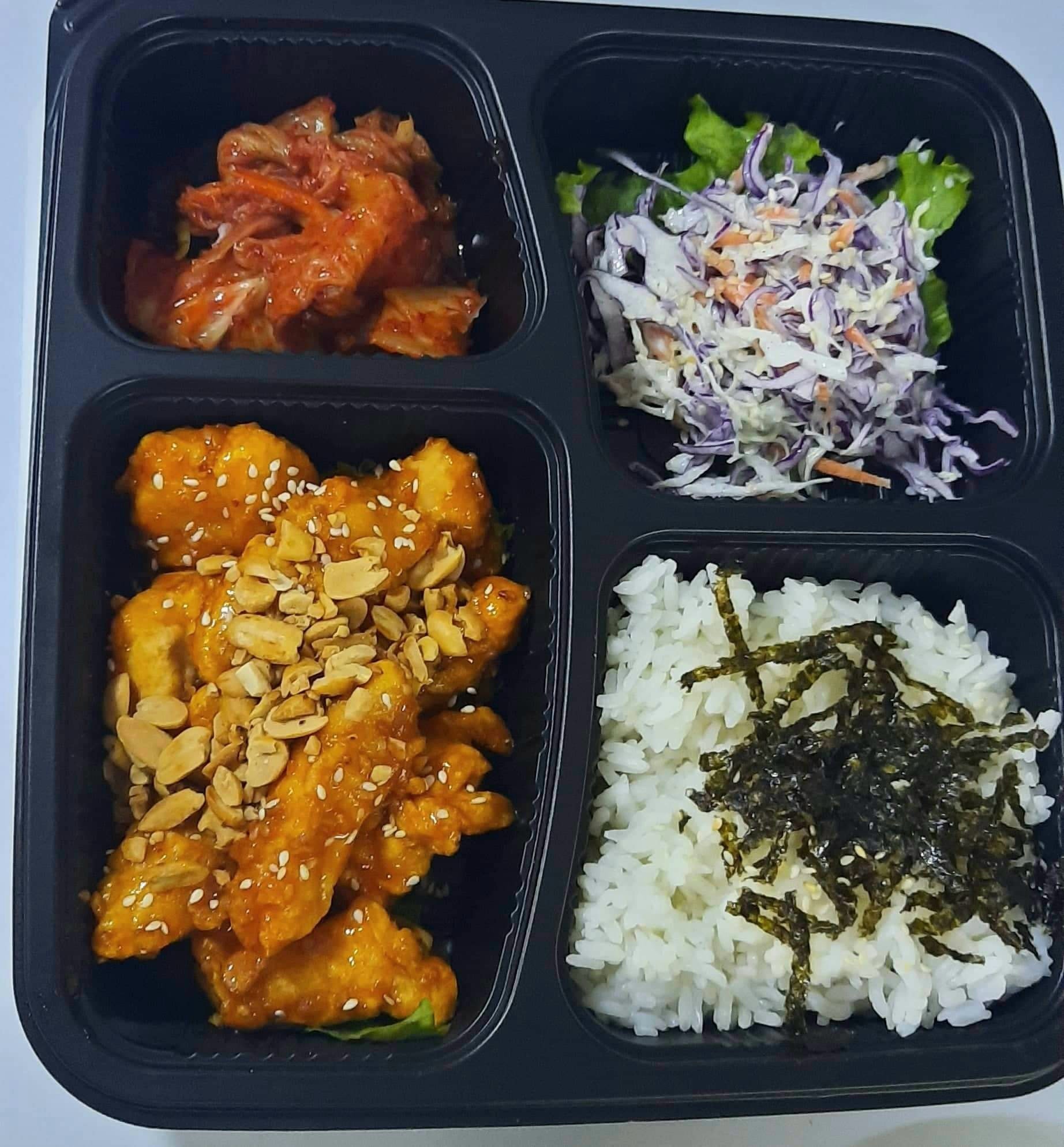 Hình ảnh Cơm Bento Gà Sốt Đậu 