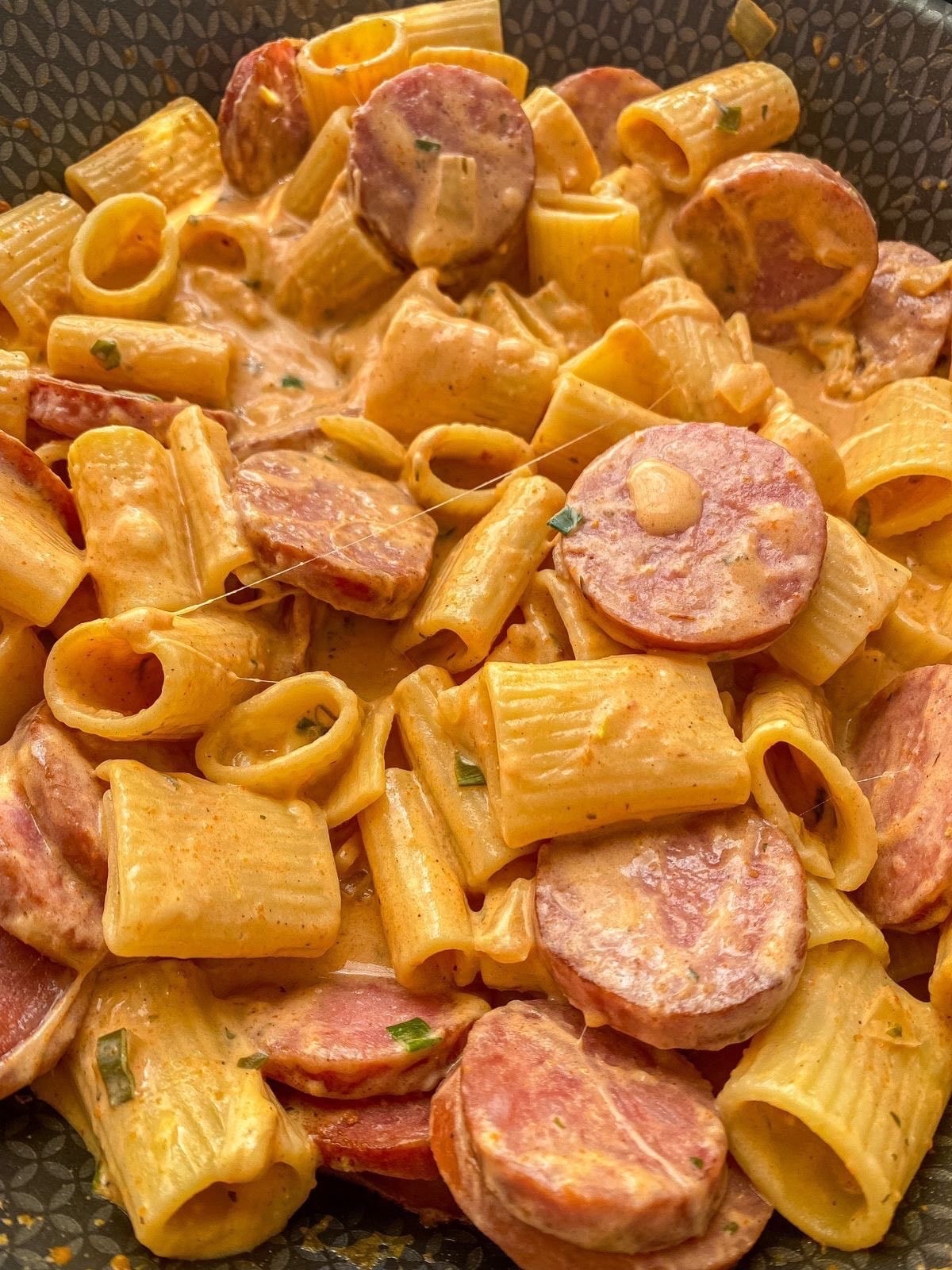 Hình ảnh Rigatoni xúc xích sốt kem 