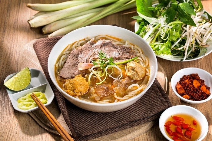 Hình ảnh Bún bò giò heo bát Không Móng+pepsi