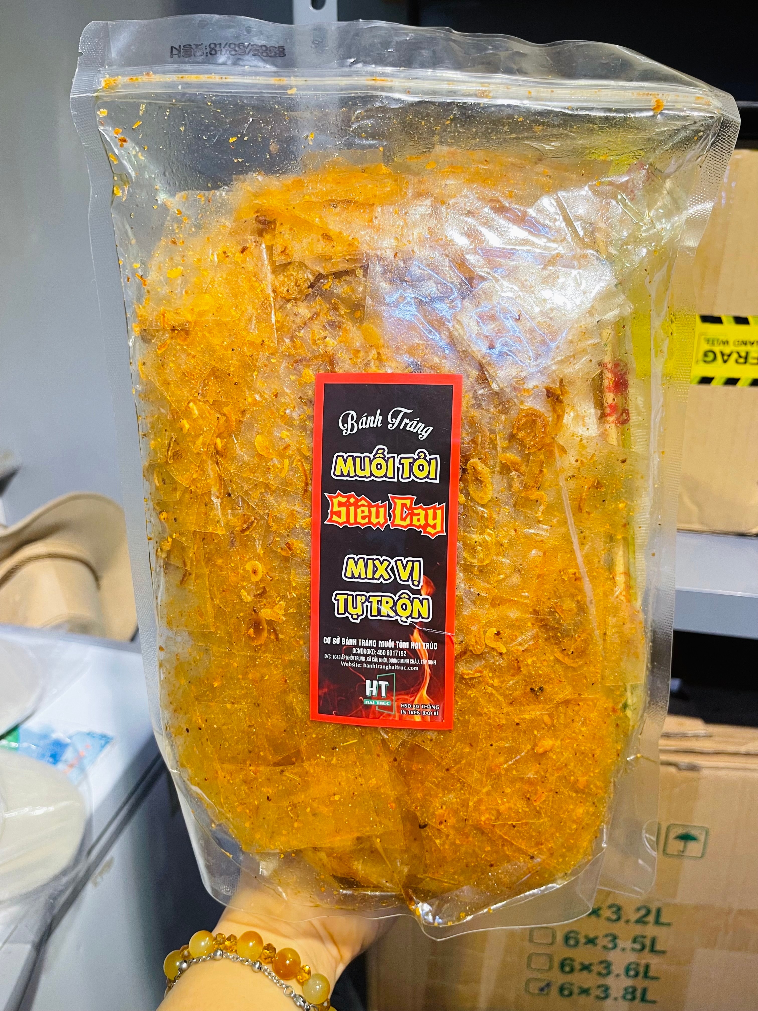 Hình ảnh Bánh tráng muối tỏi siêu cay/ túi 500gr
