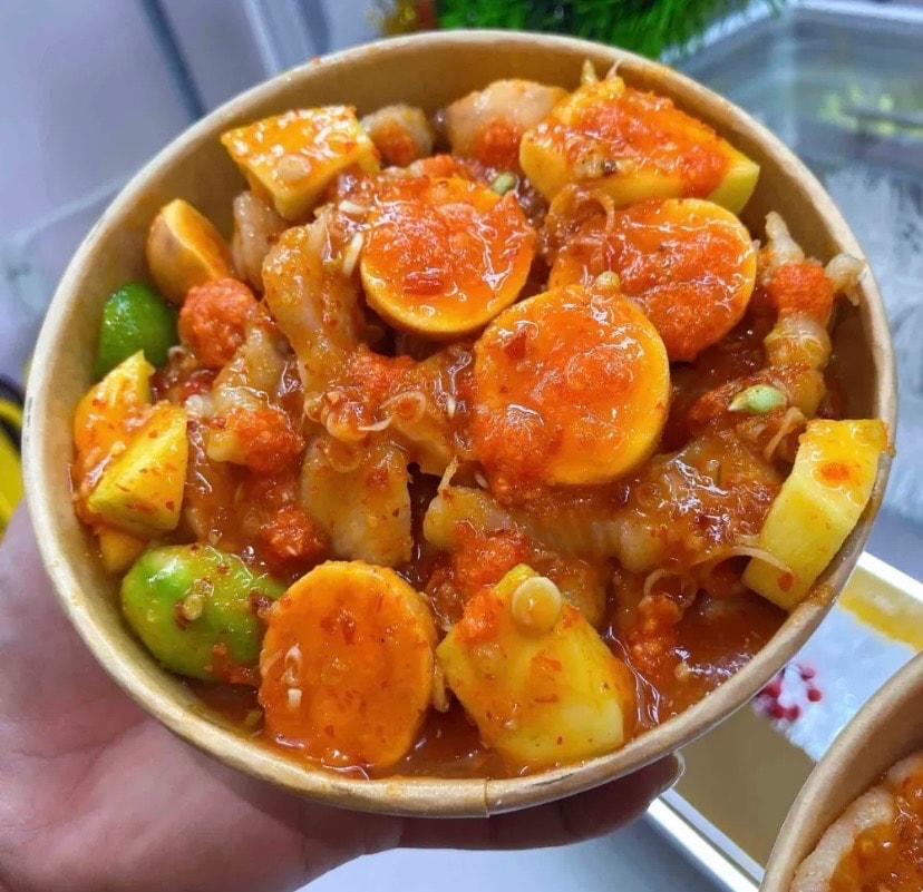 Hình ảnh Chân gà mix trứng non sốt thái (size lớn ) tặng  Coca Cola   