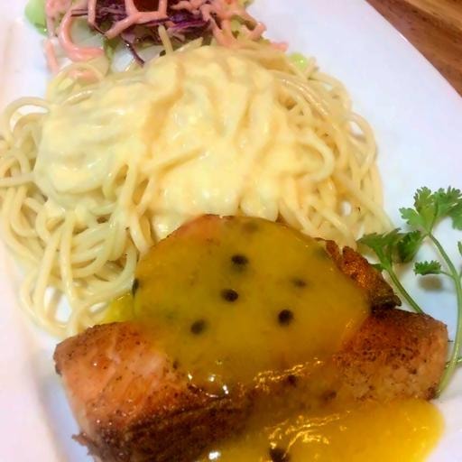 Hình ảnh Mỳ Ý cá hồi Na Uy sốt chanh dây