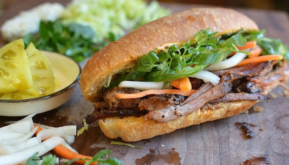 Hình ảnh Bánh Mì Trứng Xúc Xích