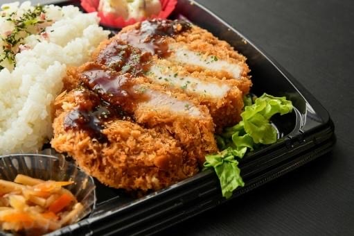 Hình ảnh Tonkatsu bento with pork thick 2cm ( cơm phần heo chiên xù dày 2cm)
