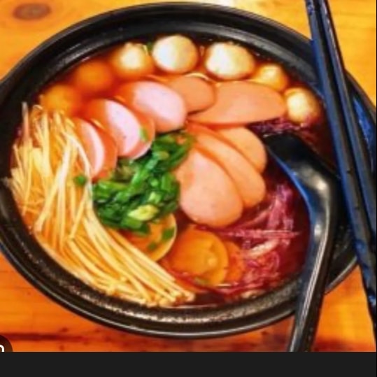Hình ảnh mỳ cay kim chi xúc xích cá viên