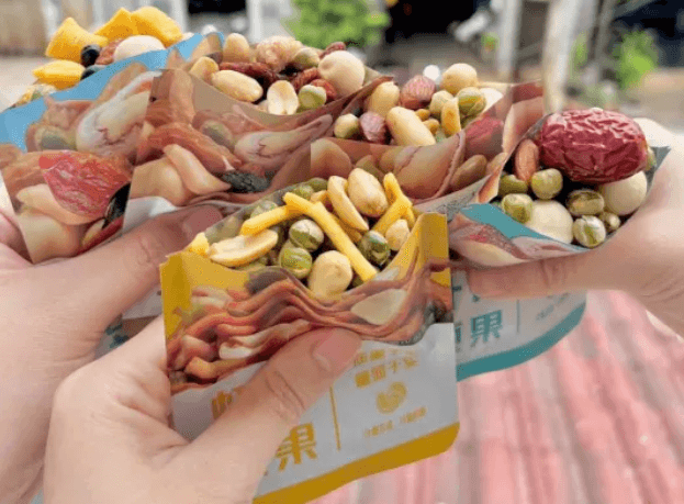 Hình ảnh Snack Hạt Dinh Dưỡng Mix Đậu Hạt Ngũ Cốc Nho 30g
