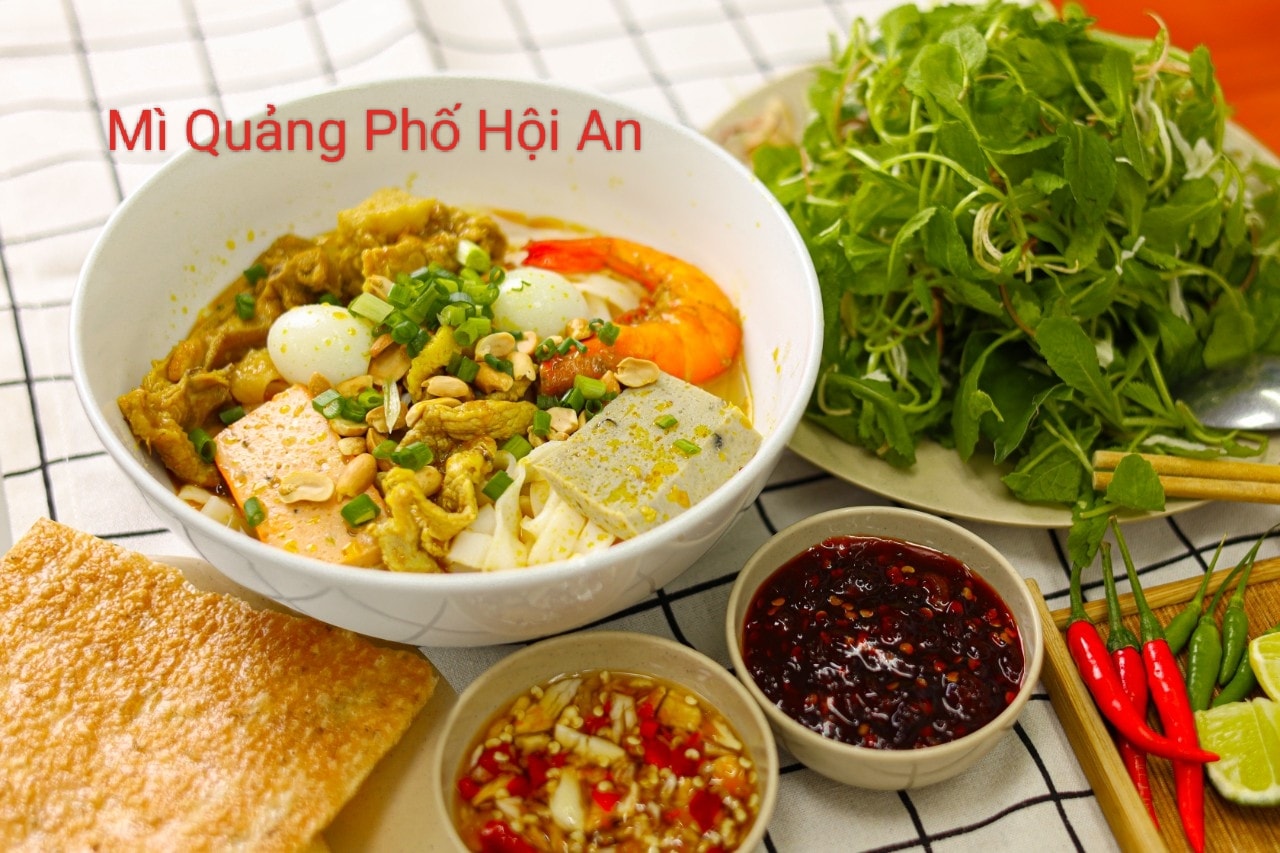 Hình ảnh Mì quảng đặc biệt phố Hội An