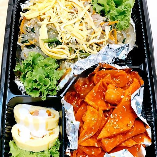 Hình ảnh Set miến trộn Tokbokki xúc xích chả cá