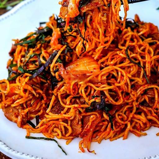 Hình ảnh Mỳ xào kim chi thập cẩm