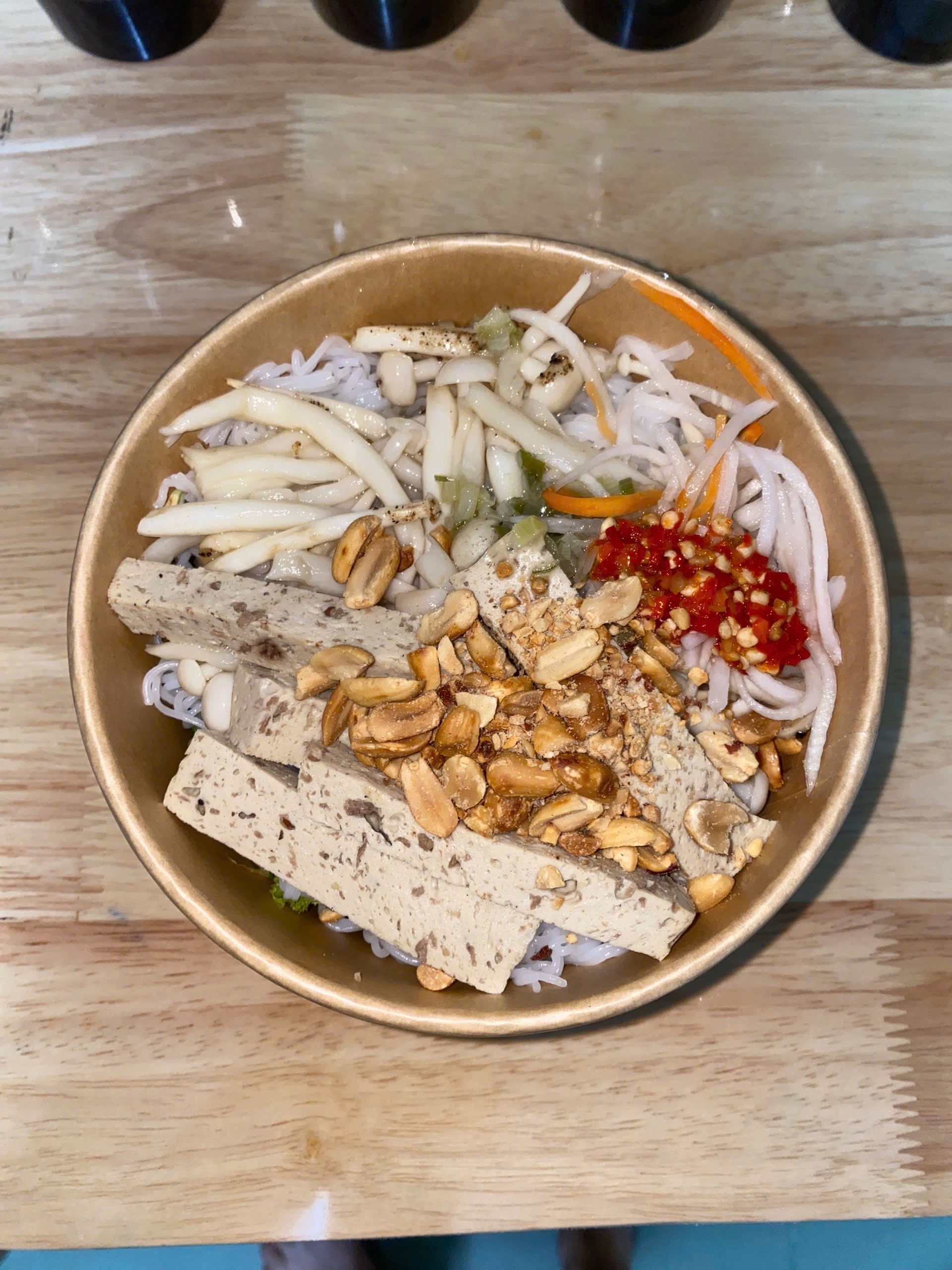 Hình ảnh Bún nước tương Chả lụa+Nấm xào chay