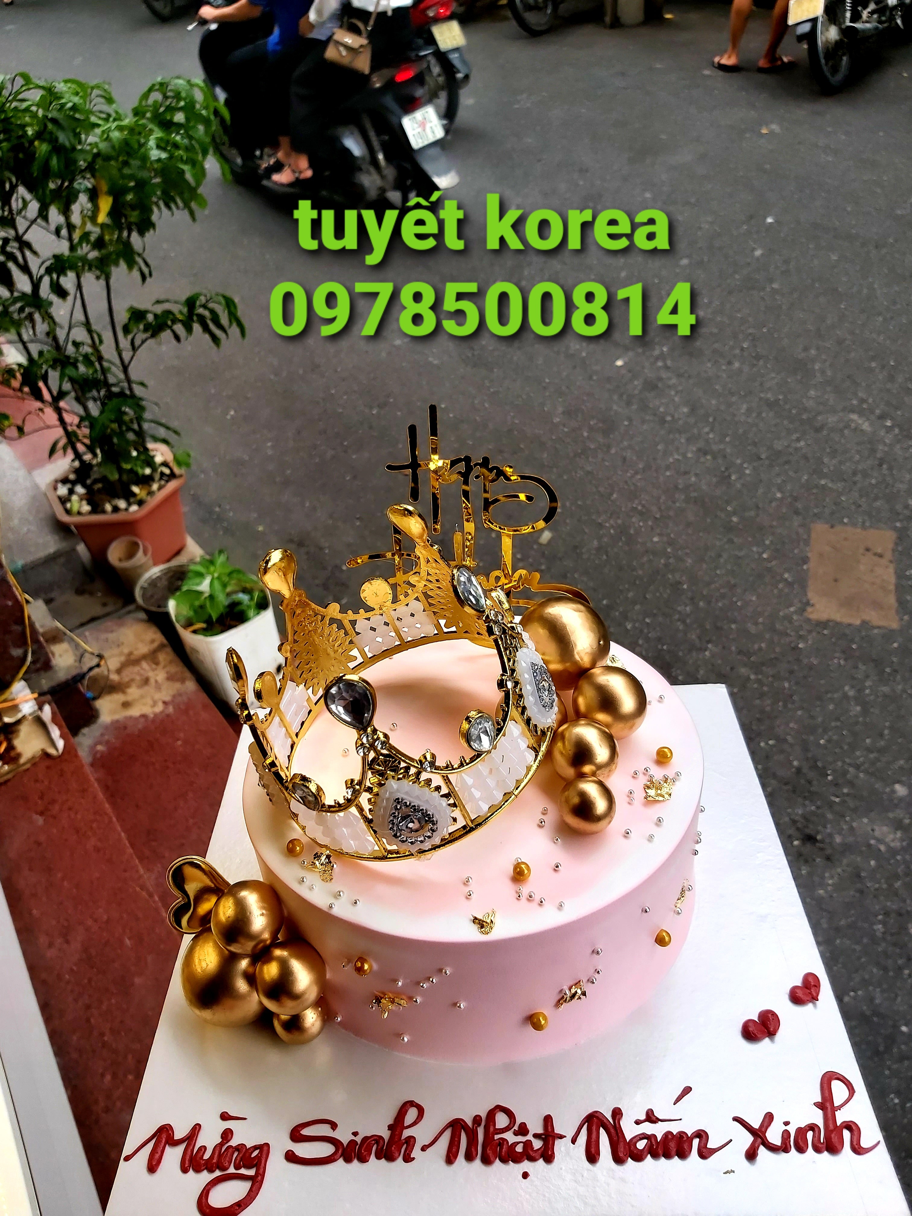 Hình ảnh Bánh vừa 2 kem hồng vương miện