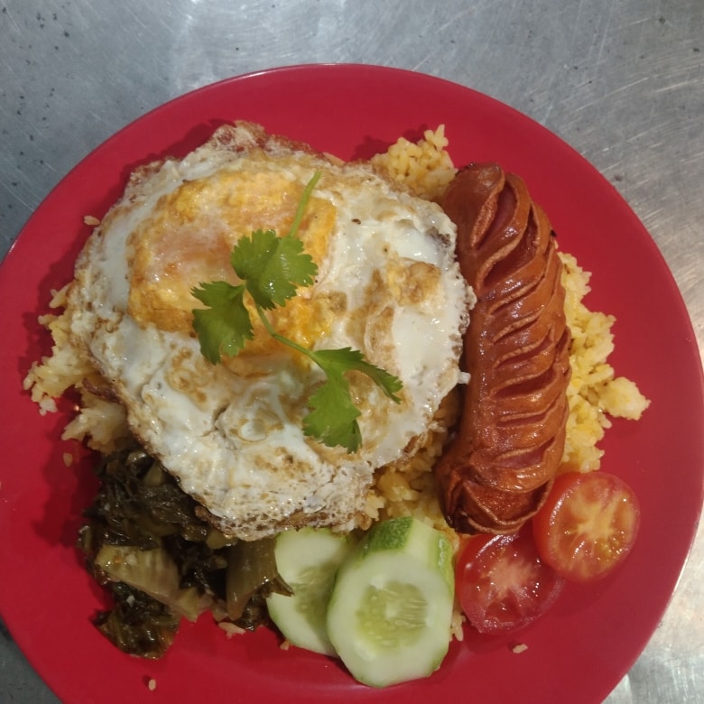 Hình ảnh Cơm Chiên Trứng xúc xích 
