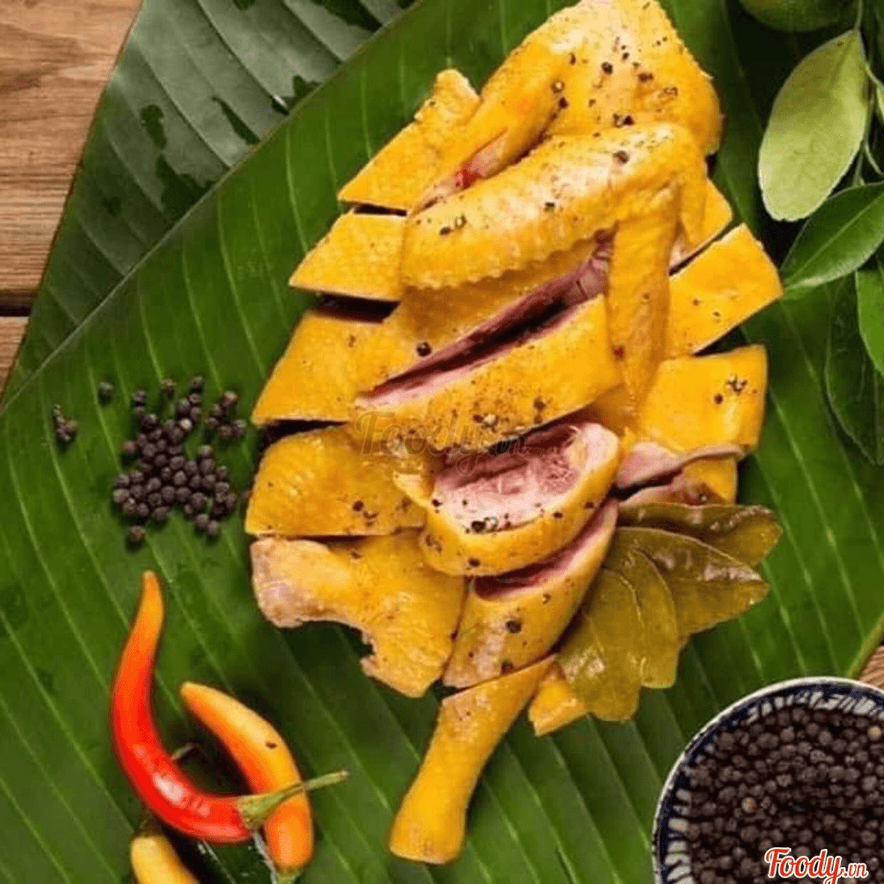 Hình ảnh Gà ủ muối hoa tiêu nửa con để mát
