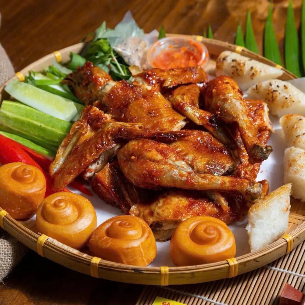 Hình ảnh Combo 1 : 1 gà nướng sốt mật ong - 5 bánh bao - 1 cơm lam